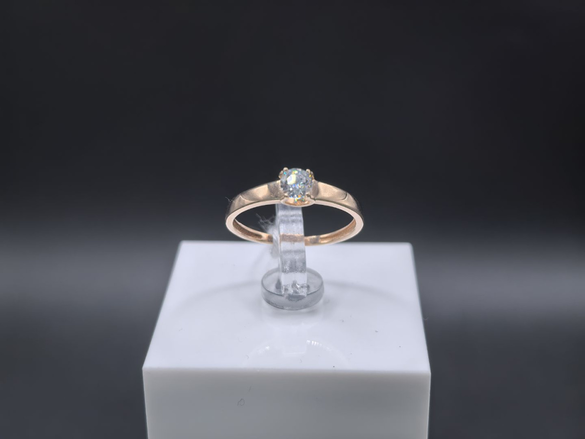 КОЛКМ585 КОЛЬЦО С КАМНЕМ (Au 585)