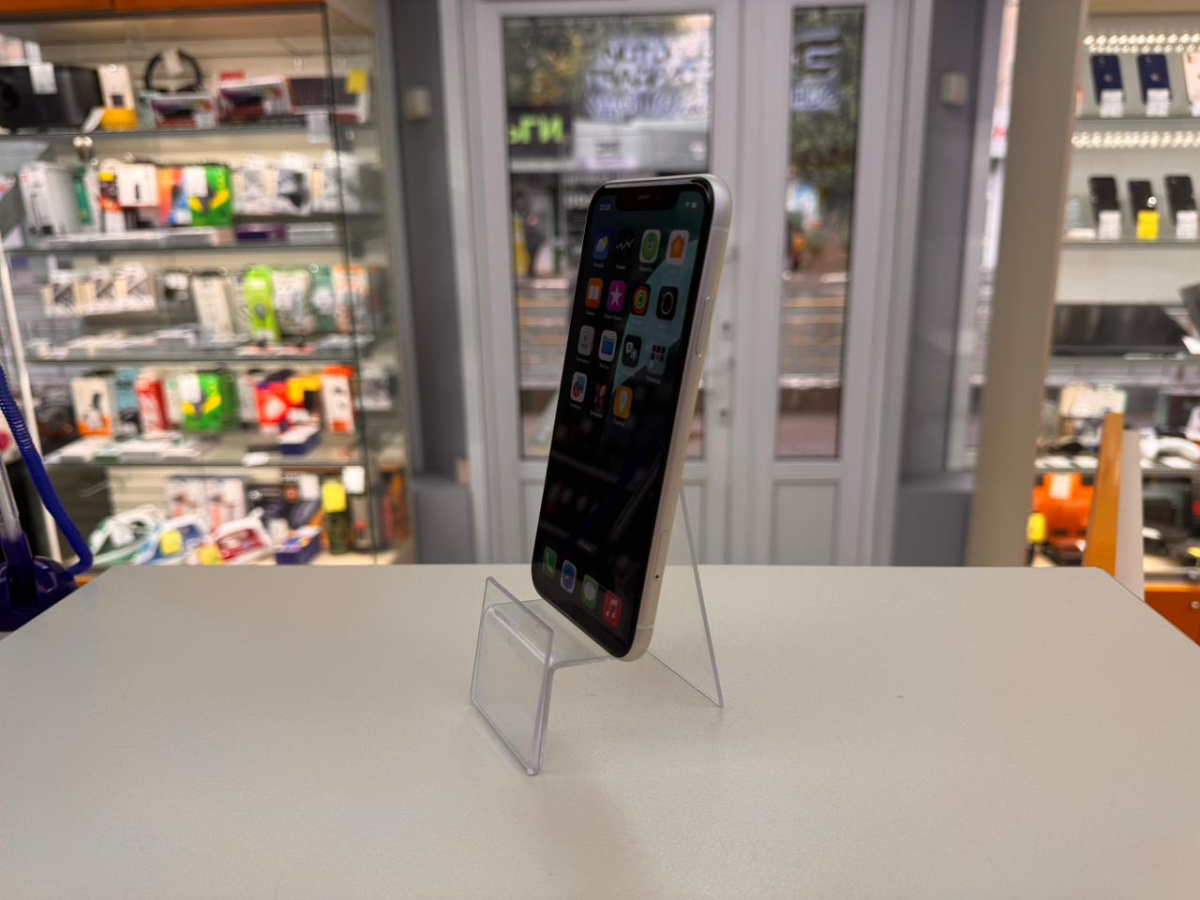 Смартфон Apple iPhone 11 64Gb