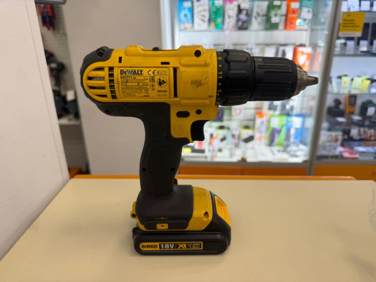 Шуруповерт Dewalt DCD771-KS