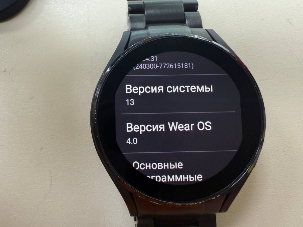 Смарт-часы Samsung Galaxy Watch 4