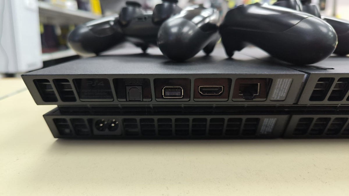 Игровая приставка PlayStation 4 FAT 1Tb Игровая приставка PlayStation 4 FAT 1Tb