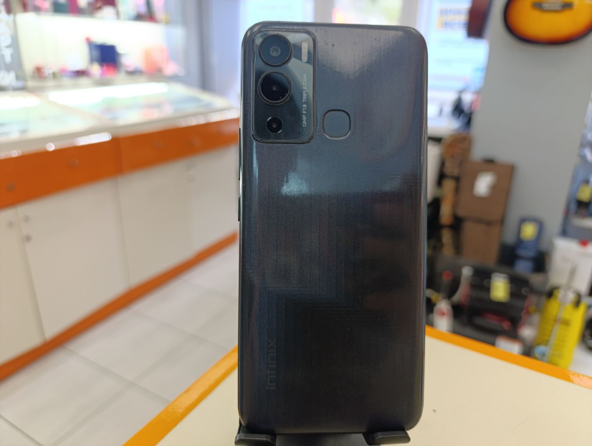 Смартфон Infinix HOT 12i 4/64
