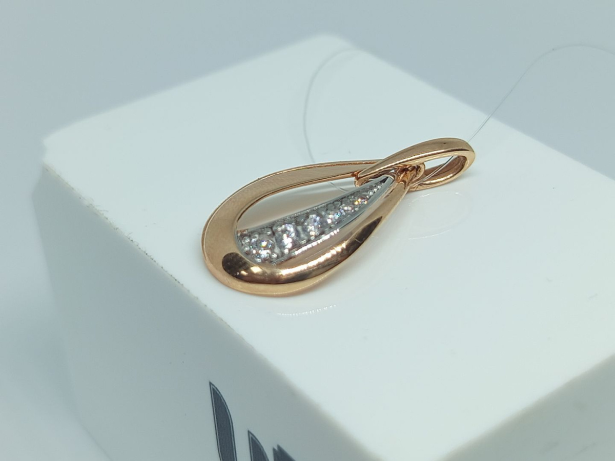 01-318003 ПОДВЕСКА С КАМНЯМИ (Au 585)