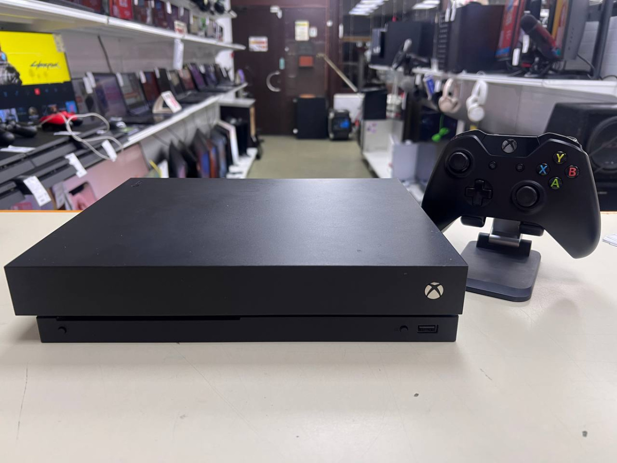 Игровая приставка Xbox One X 1Tb