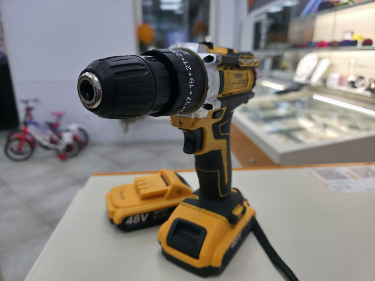 Шуруповерт Dewalt 48V