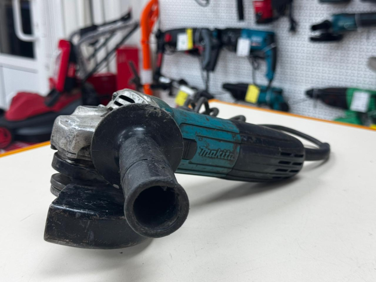 Угловая шлифмашина Makita GA5030