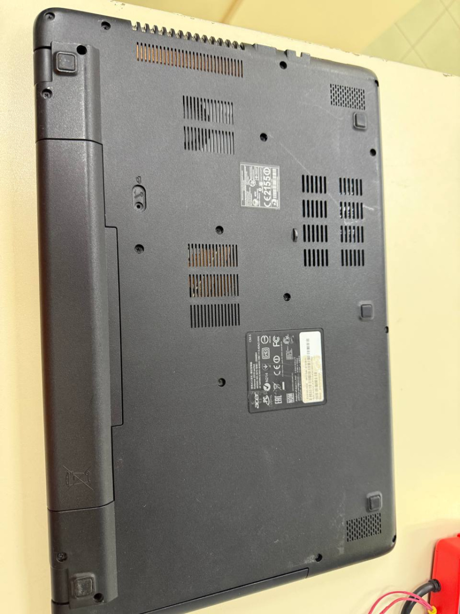 Ноутбук Acer ES1-571; Core i3-5005U, Intel HD Graphics 5500, 4 Гб, 500 Гб