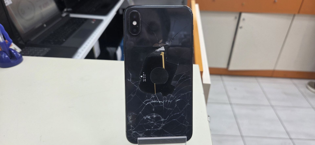 Смартфон Apple iPhone X 64Gb