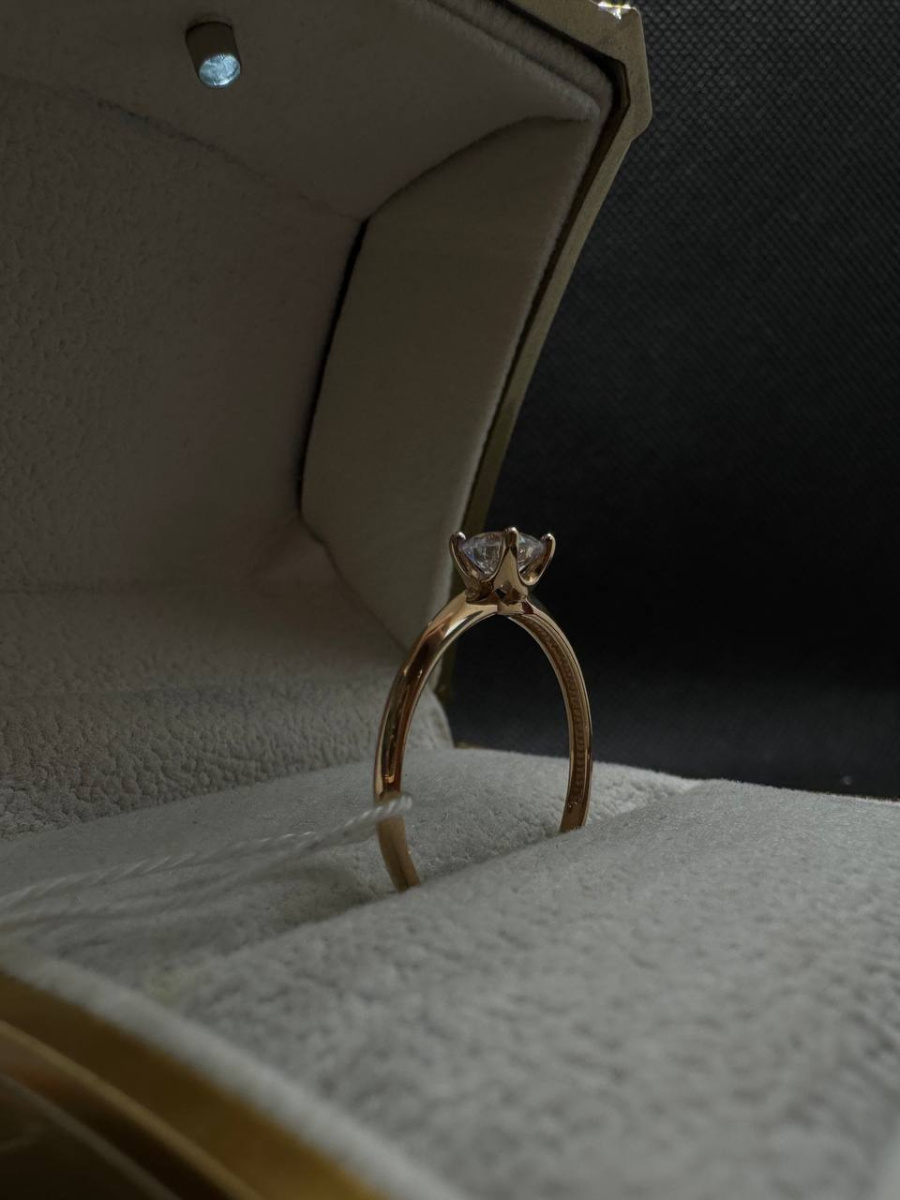 КОЛКМ585 КОЛЬЦО С КАМНЕМ (Au 585)