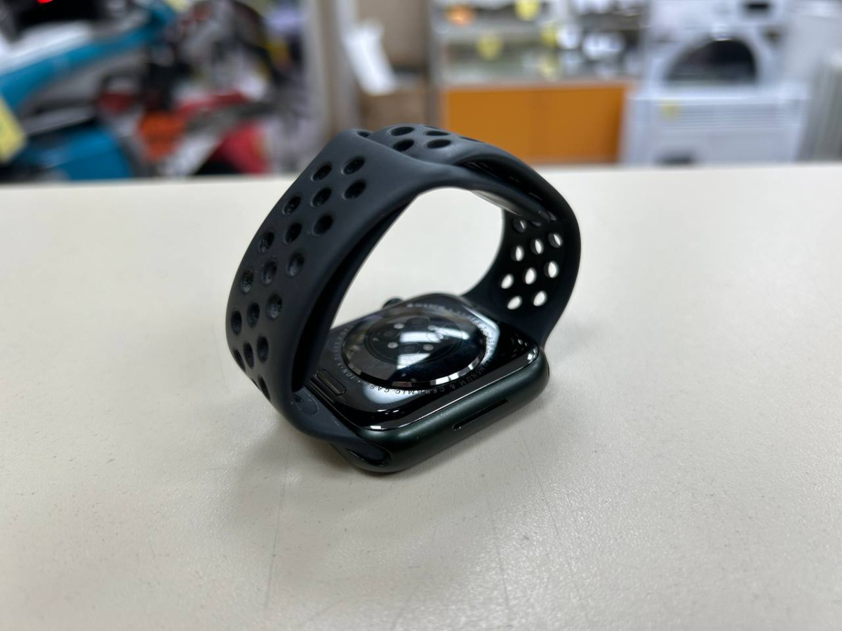 Смарт-часы Apple Watch Series 7 45mm