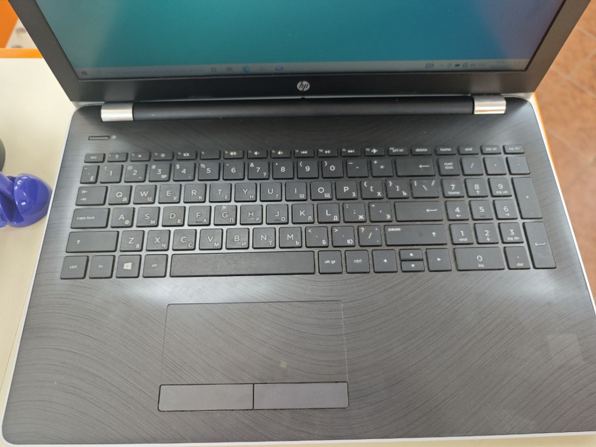 Ноутбук HP; A10-9620P, Radeon R7 M340, 16 Гб, 240 Гб, Нет