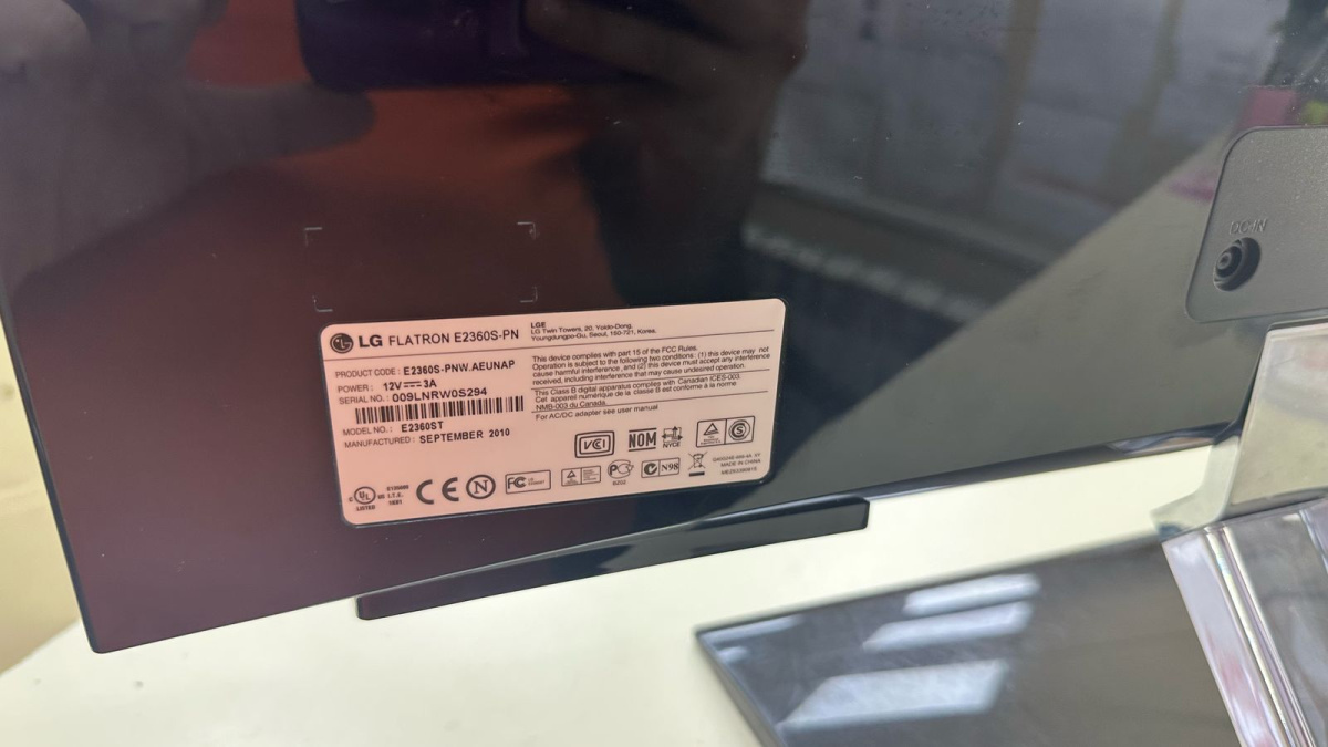 Монитор LG E2360s
