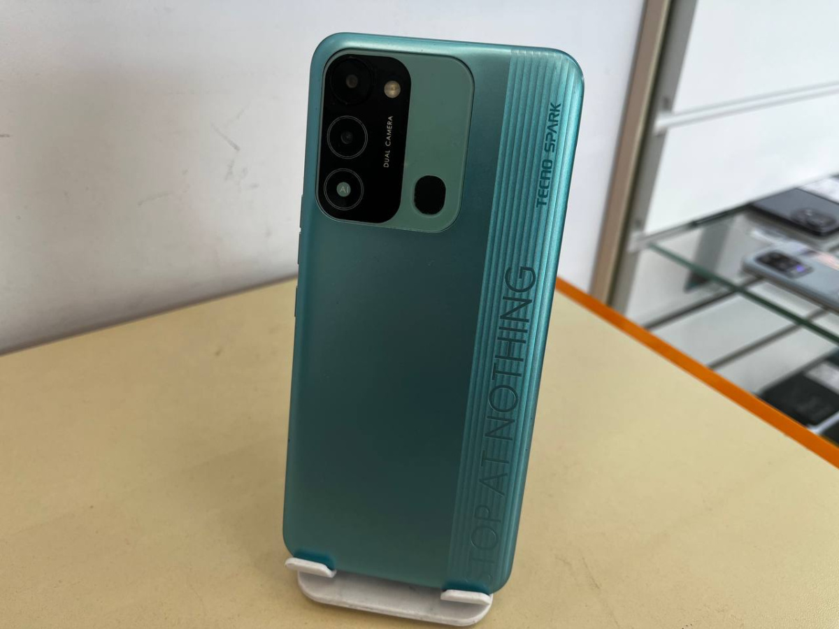 Смартфон Tecno Spark 8C 4/64