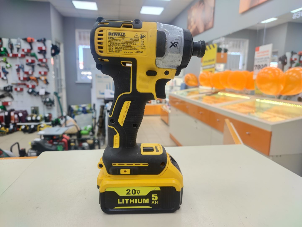 Гайковерт Dewalt DCF887