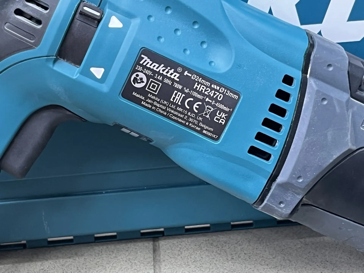 Перфоратор Makita HR2470