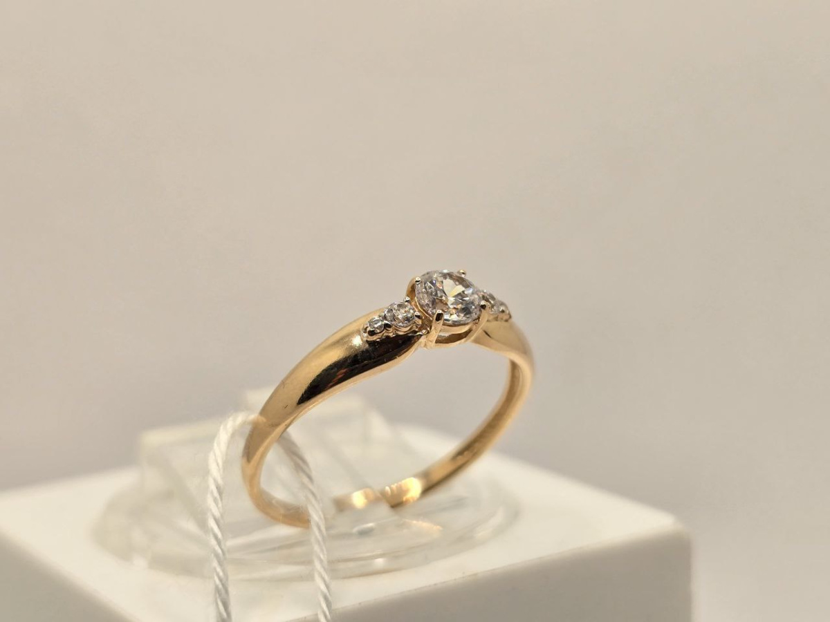 КОЛЬЦО С КАМНЯМИ (Au 585)