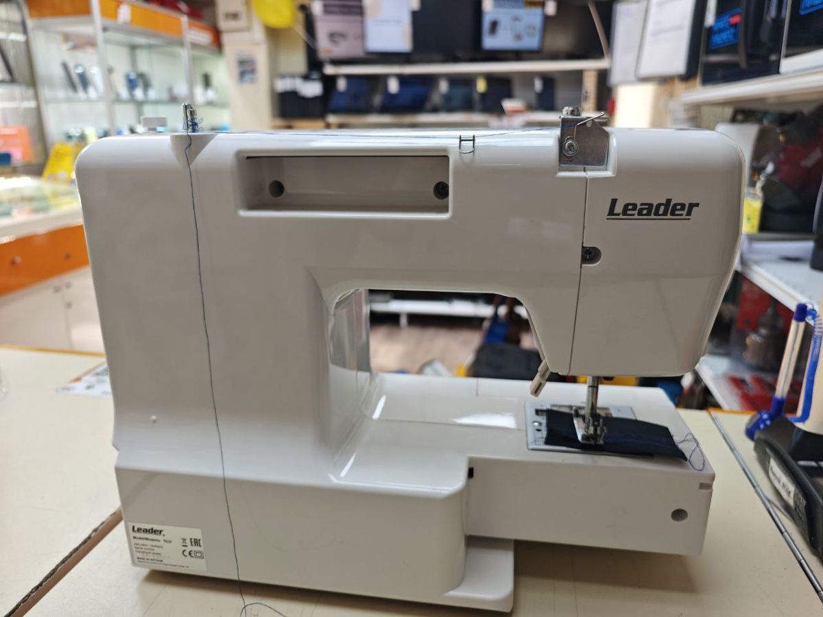 Швейная машина Leader Noir