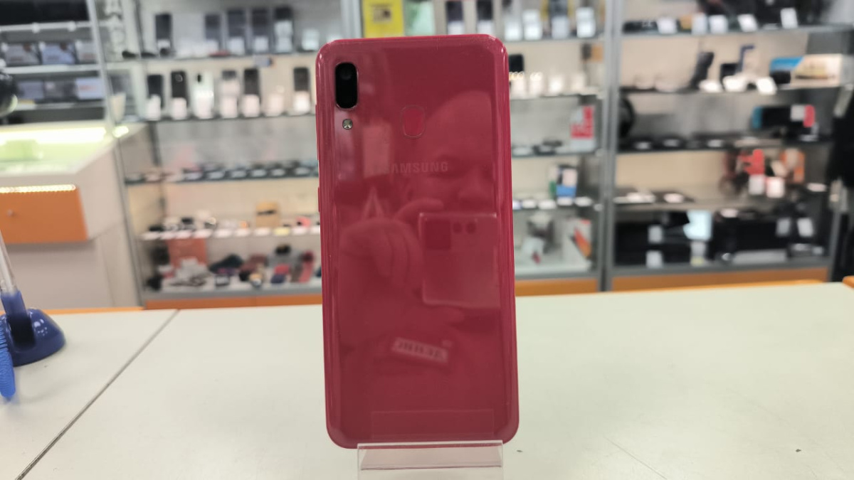 Смартфон Samsung Galaxy A20 3/32