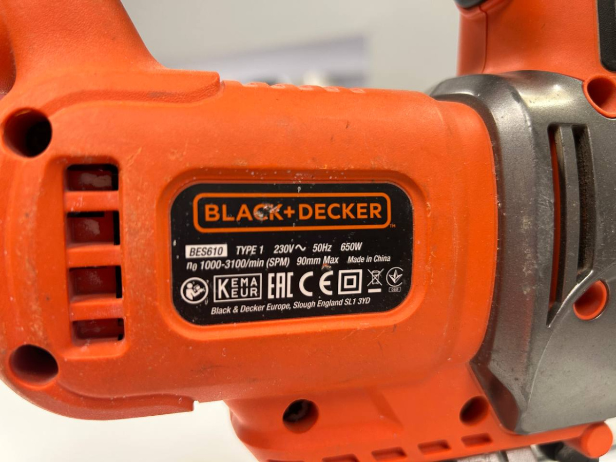 Лобзик Black & Decker BES610;