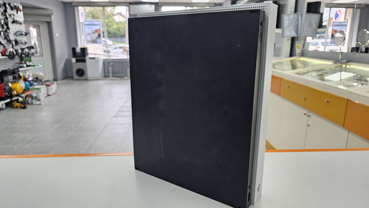Игровая приставка Xbox One X 1Tb