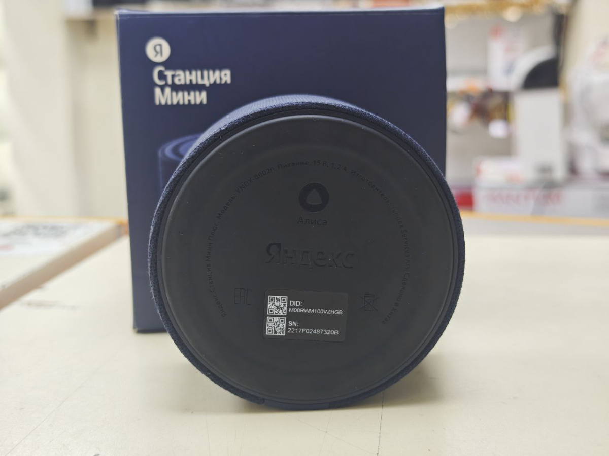Умная колонка Яндекс Мини с часами