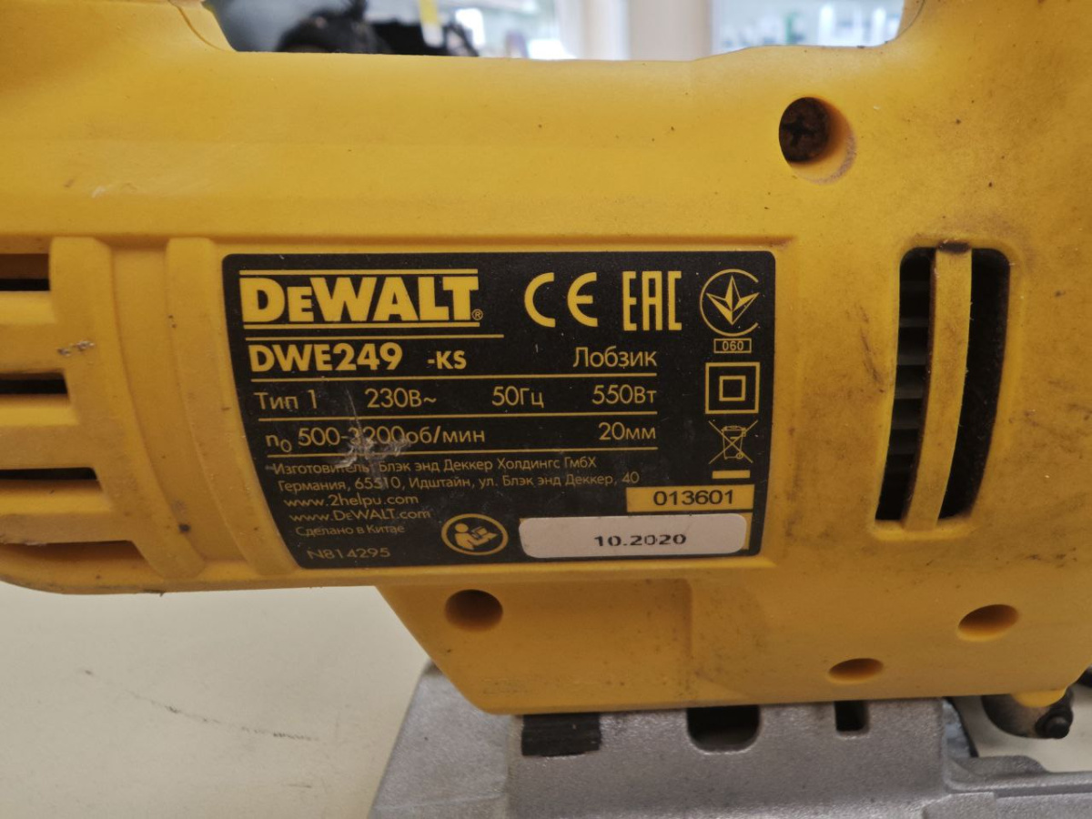 Лобзик Dewalt DWE 249-KS