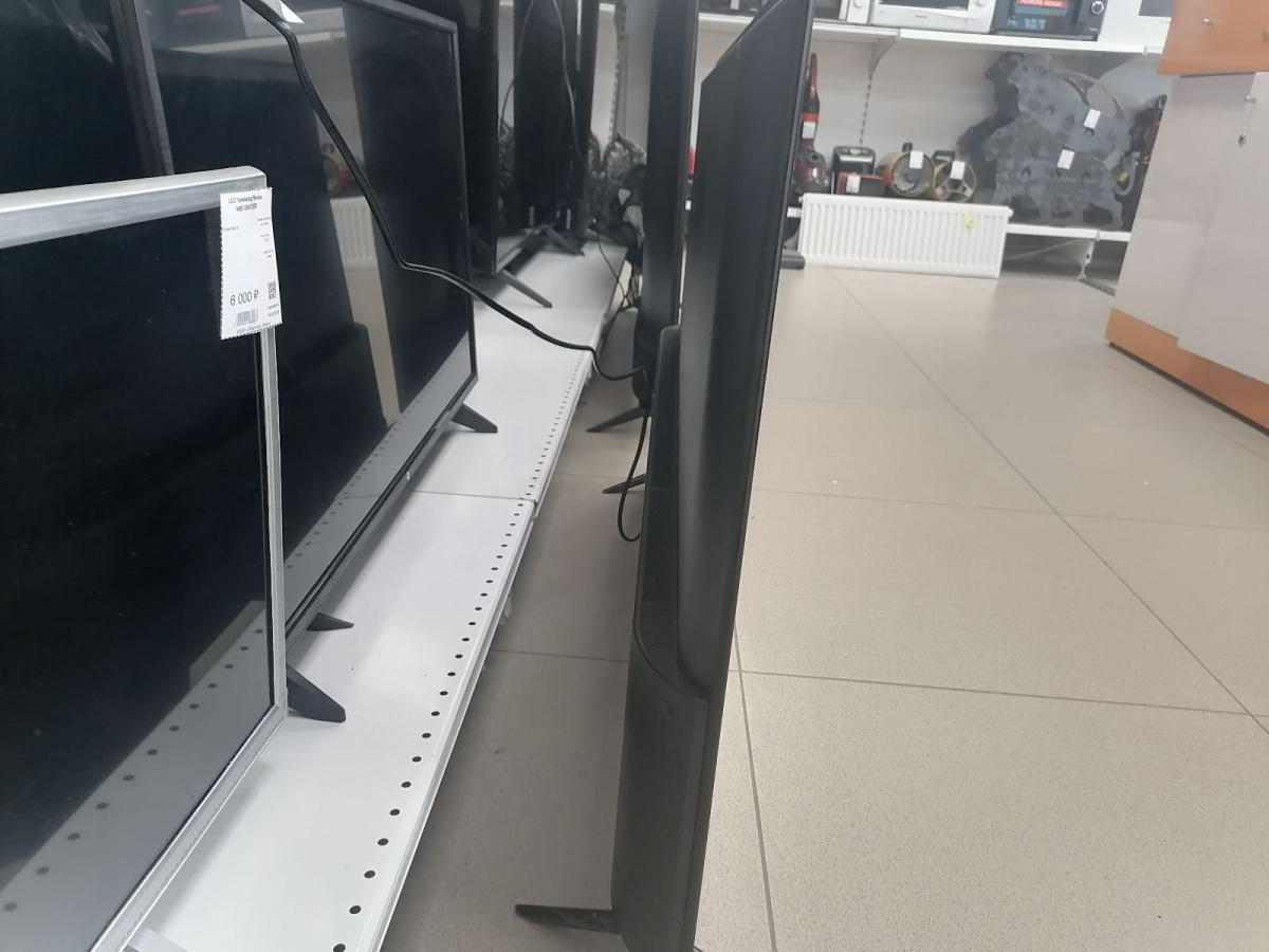 LED Телевизор HEC R1 50S