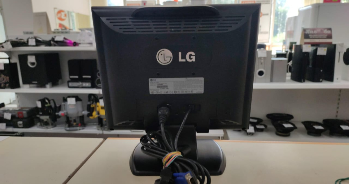 Монитор LG L1530B