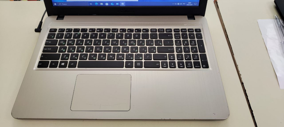 Ноутбук ASUS R540N; Pentium N4200, GeForce 920MX, 4 Гб, 240 Гб, Нет