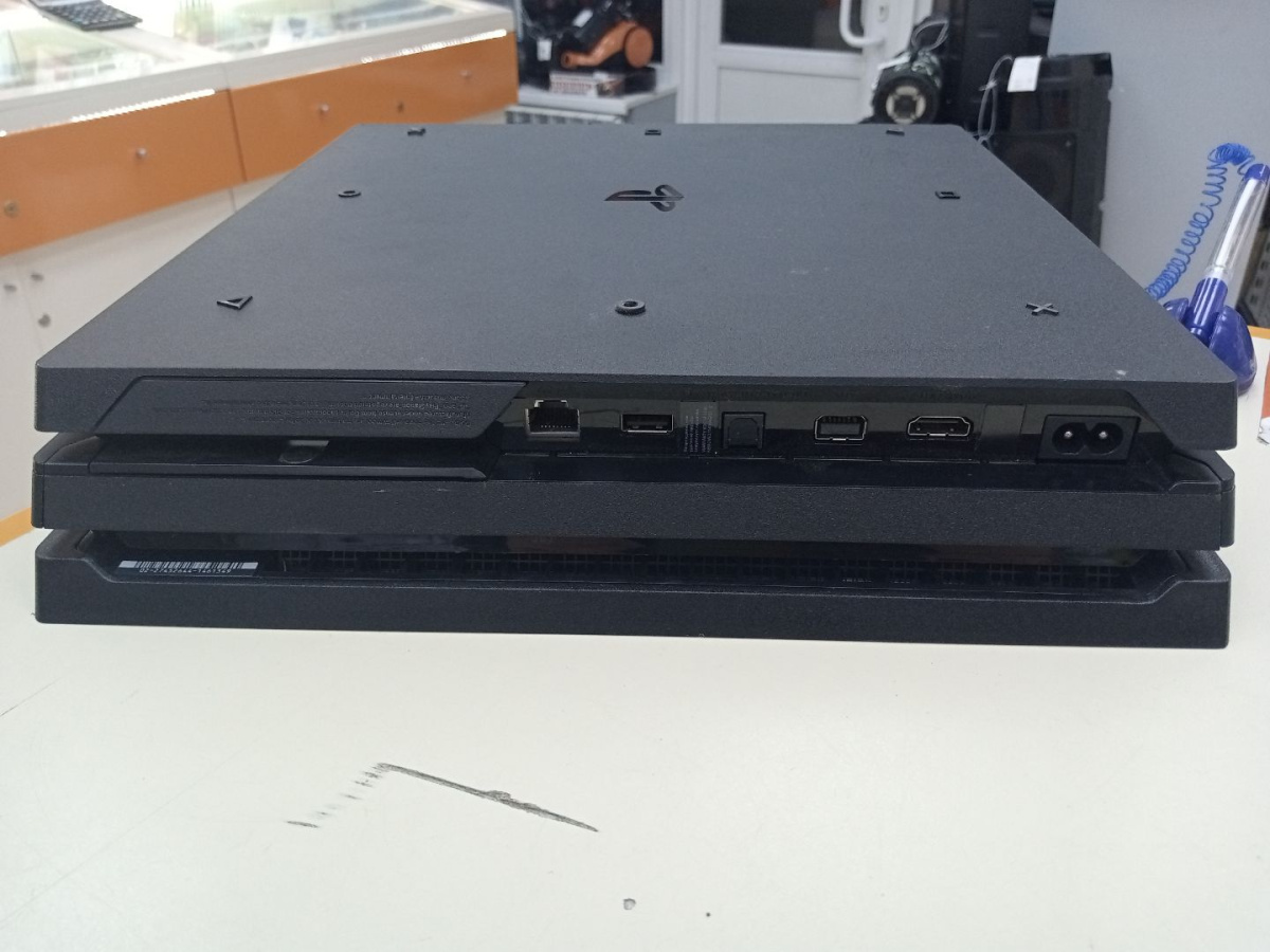 Игровая приставка PlayStation 4 Pro 1Tb
