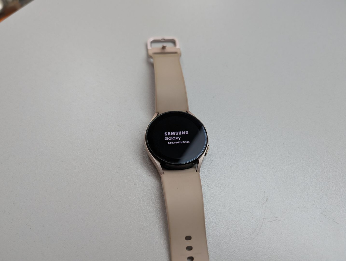 Смарт-часы Samsung Watch 4 40mm