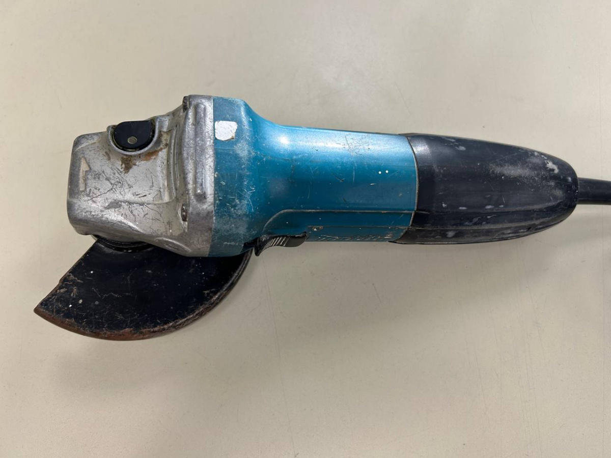 Угловая шлифмашина Makita GA5030