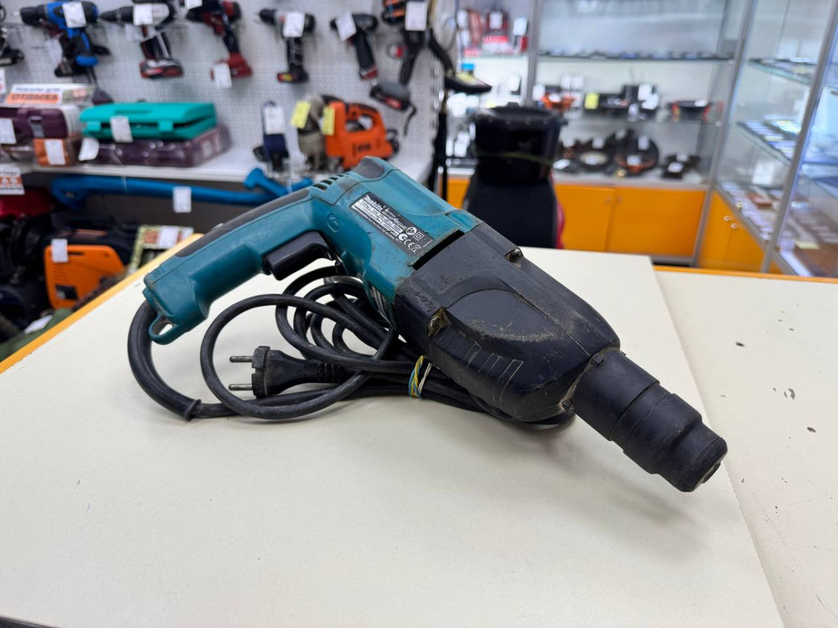 Перфоратор Makita HR2440
