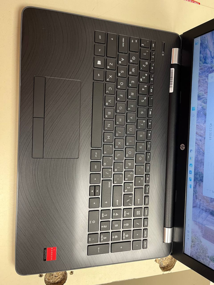 Ноутбук HP; A9-9420, Radeon R5 M330, 8 Гб, 500 Гб, Нет