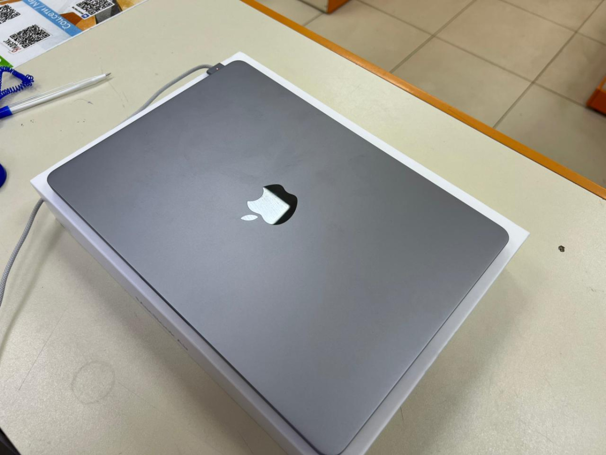 Ноутбук Apple MacBook Air 13 M2 8/256 (A2681)