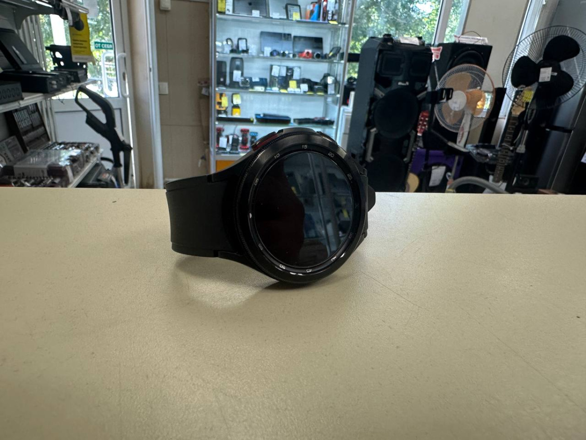 Смарт-часы Samsung Galaxy Watch 4