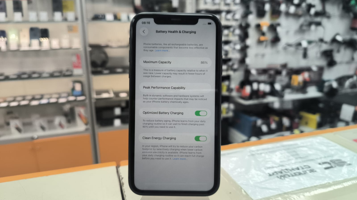 Смартфон Apple iPhone 11 64Gb
