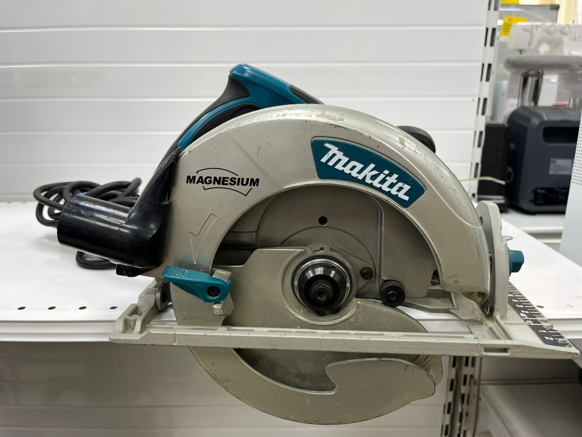 Дисковая пила Makita 5008MG