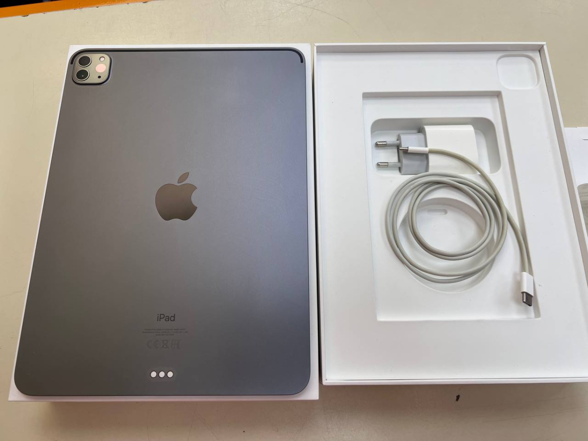 Планшет iPad Pro 11" Wi-Fi 2021 128 ГБ A2377