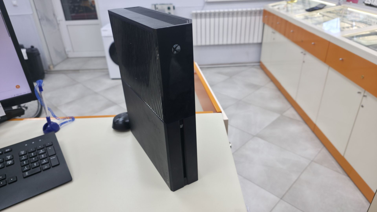 Игровая приставка Xbox One 500Gb