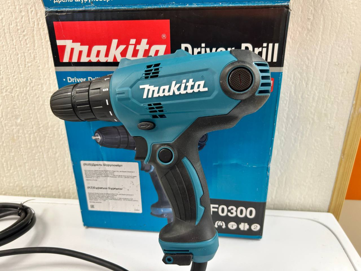 Дрель-безударная Makita DF0300