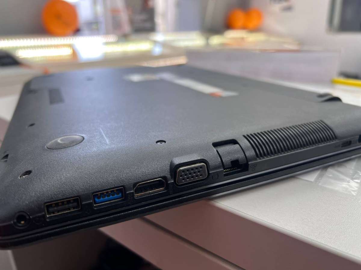 Ноутбук ASUS; Celeron N3350,  Intel(R) Graphics, 4 Гб, Нет, 500 Гб
