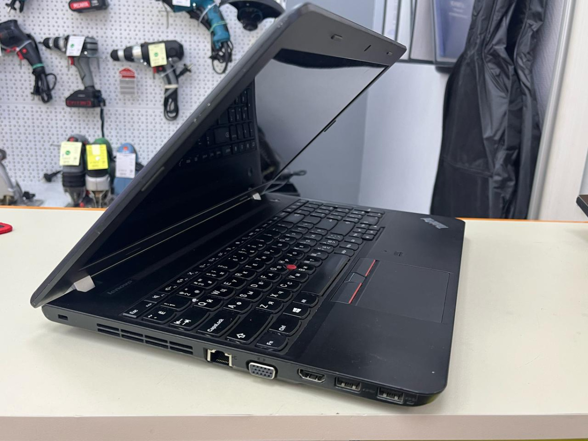 Ноутбук Lenovo; Core i3-4005U, Intel HD Graphics 5500, 4 Гб, 256 Гб, Нет