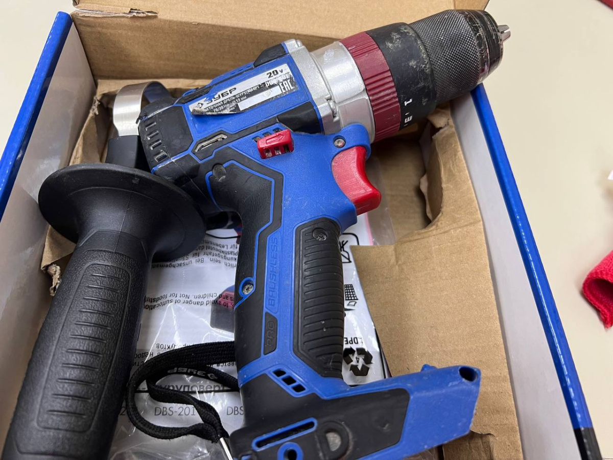 Шуруповерт Зубр dbs-201;