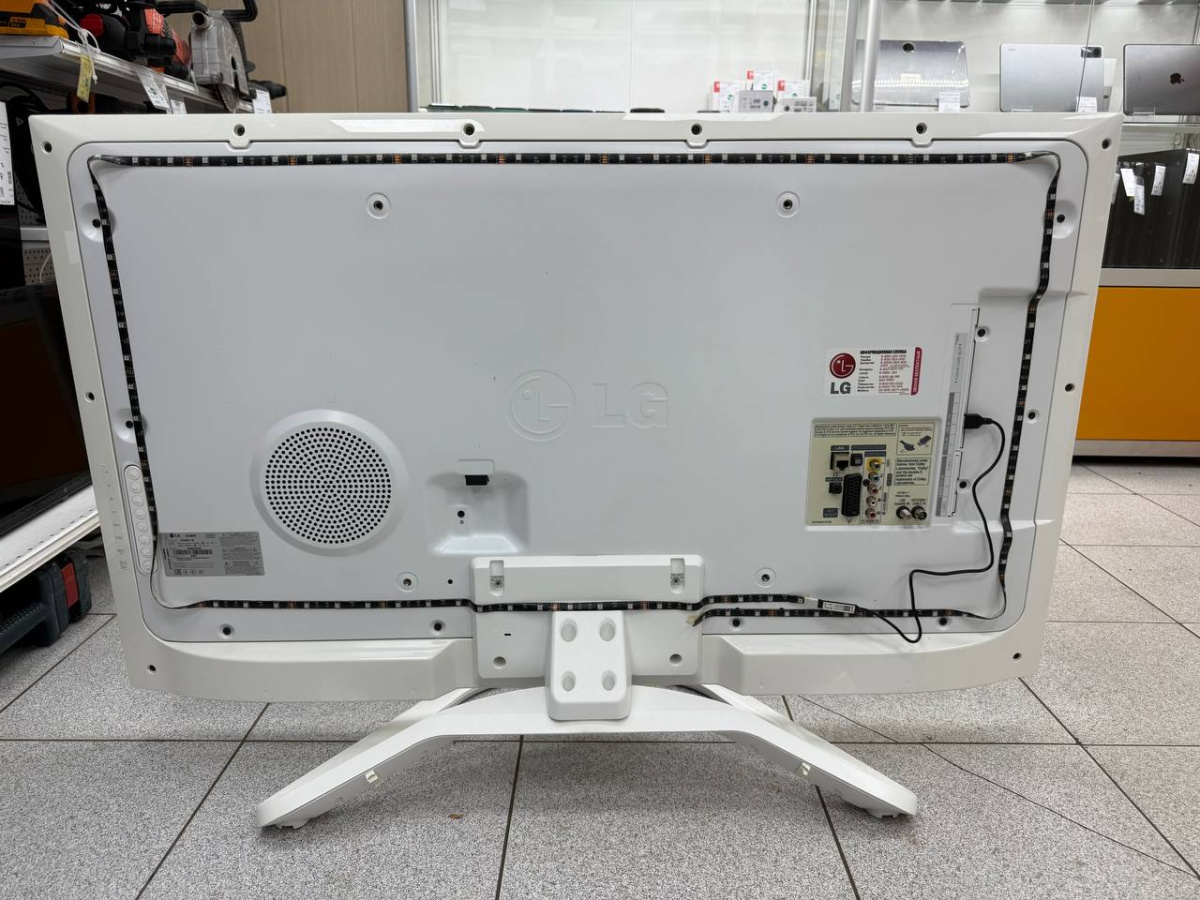 LED Телевизор LG 47LA667V