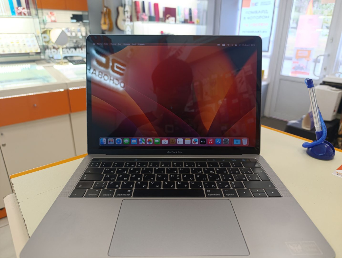 Ноутбук Apple Macbook Pro 13 A1989