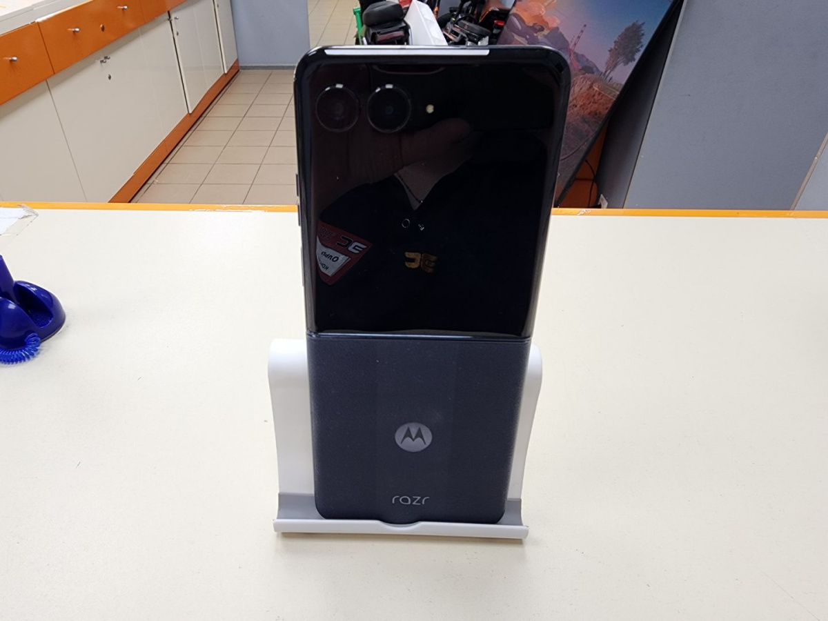 Смартфон Motorola Razr+ 2024 12/256