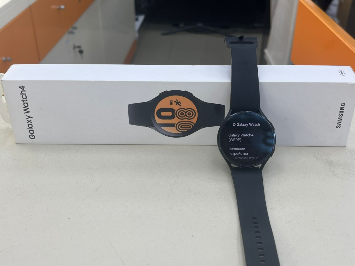 Смарт-часы Samsung Galaxy Watch 4