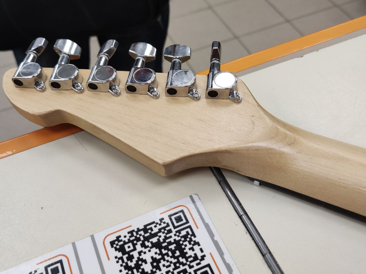 Электрогитара Denn ST100BK