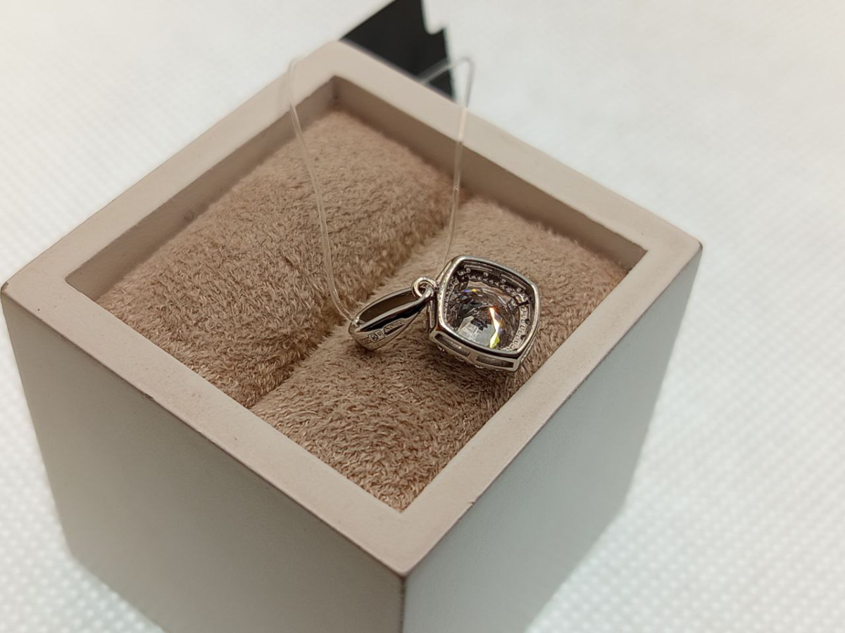 ПОДВЕСКА С КАМНЯМИ (Au 585)